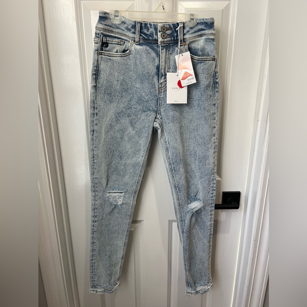 KanCan Light Wash Distressed Jeans